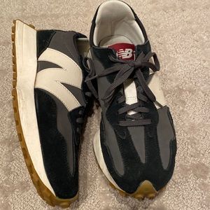New Balance 327. Sz 8.5 Women